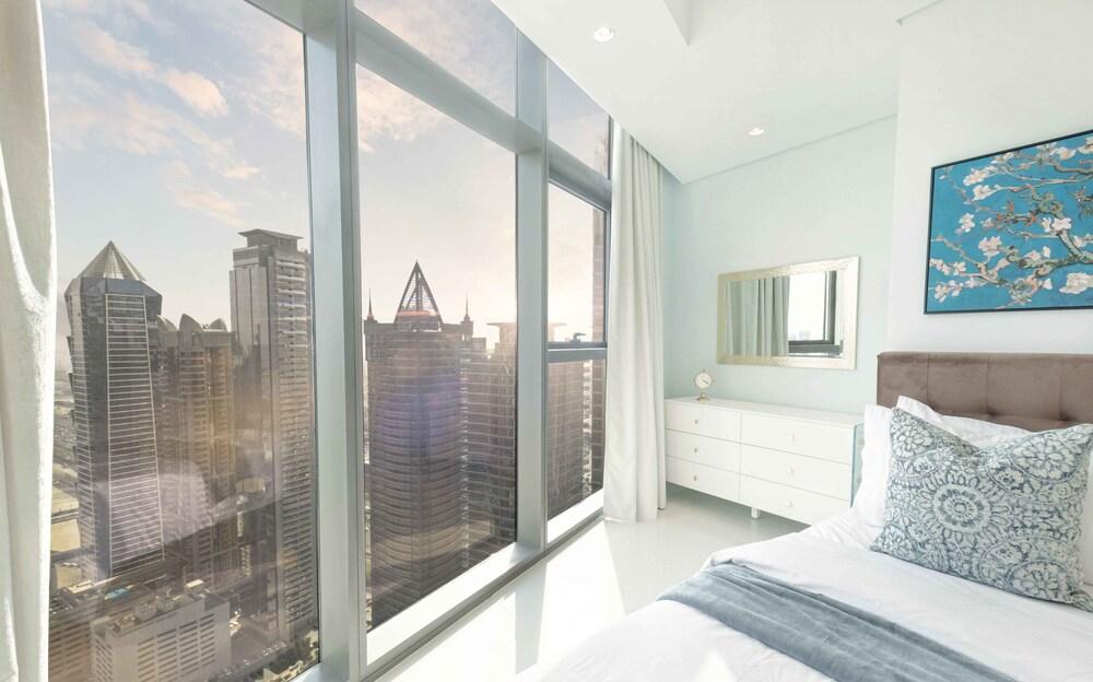 LUX The Paramount Sea View Suite