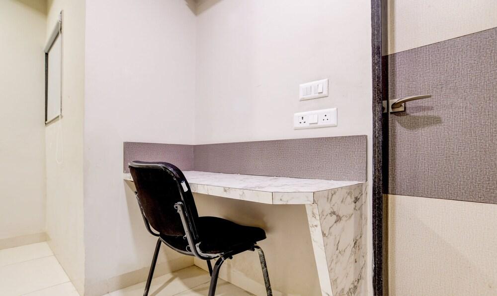 Itsy By Treebo - Urban Elite