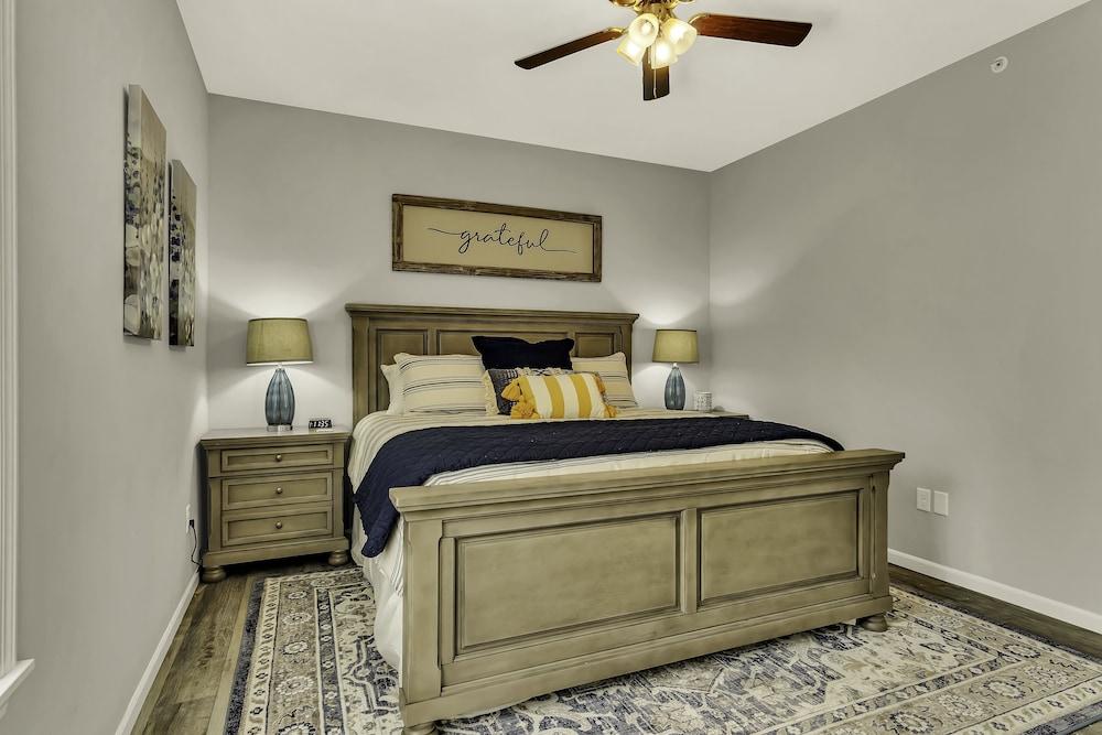 Sunset Bunker 3 Bedroom Condo by RedAwning