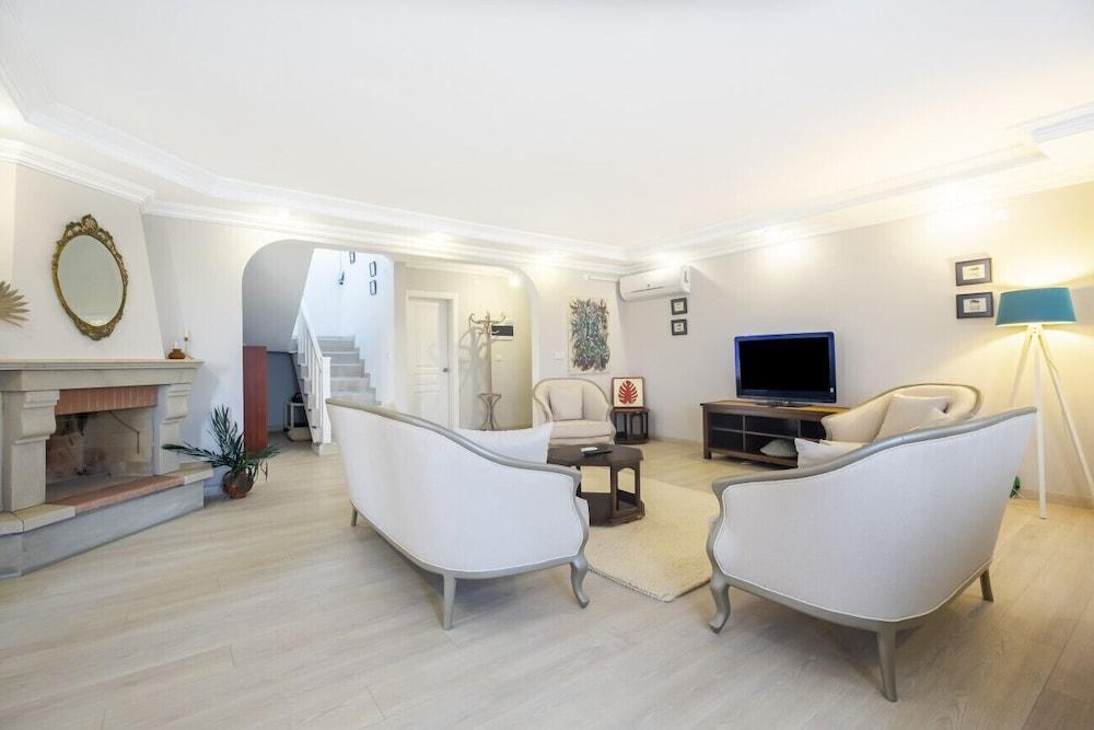 Remarkable Villa Close to Beach With Pool in Sile