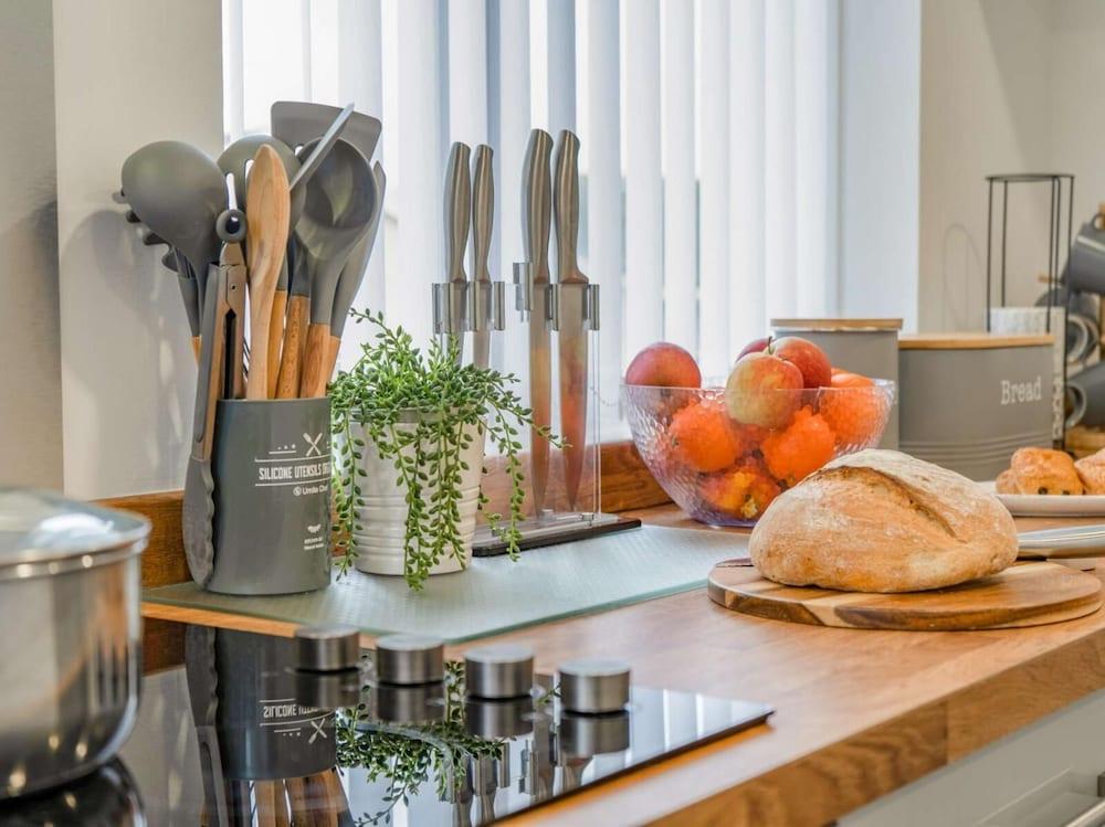 3-bed 5-6 Berth Modernised Bungalow!