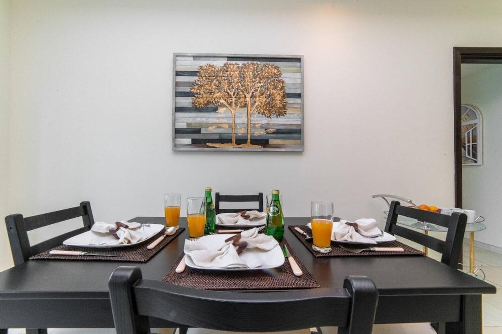 Large 1 Bed Business Bay Canal