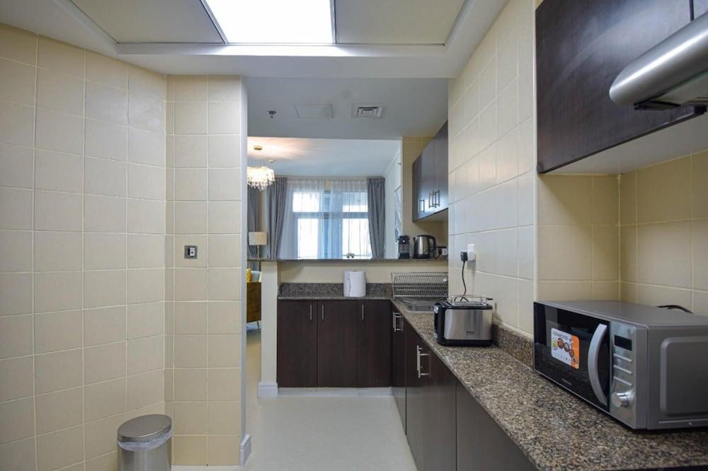 Experience Luxurious Sky High Marina Living