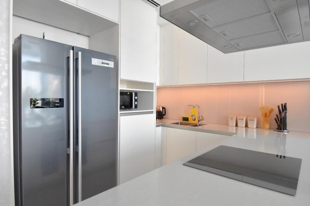 Private Beach Address JBR