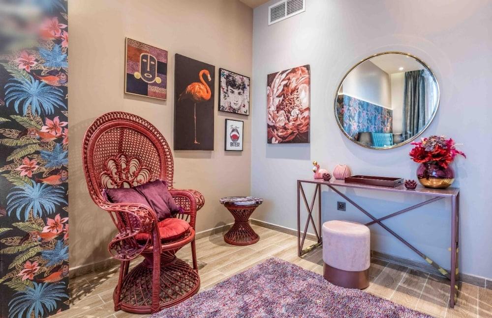 Lux 2B Apt Dubai Canal Water View