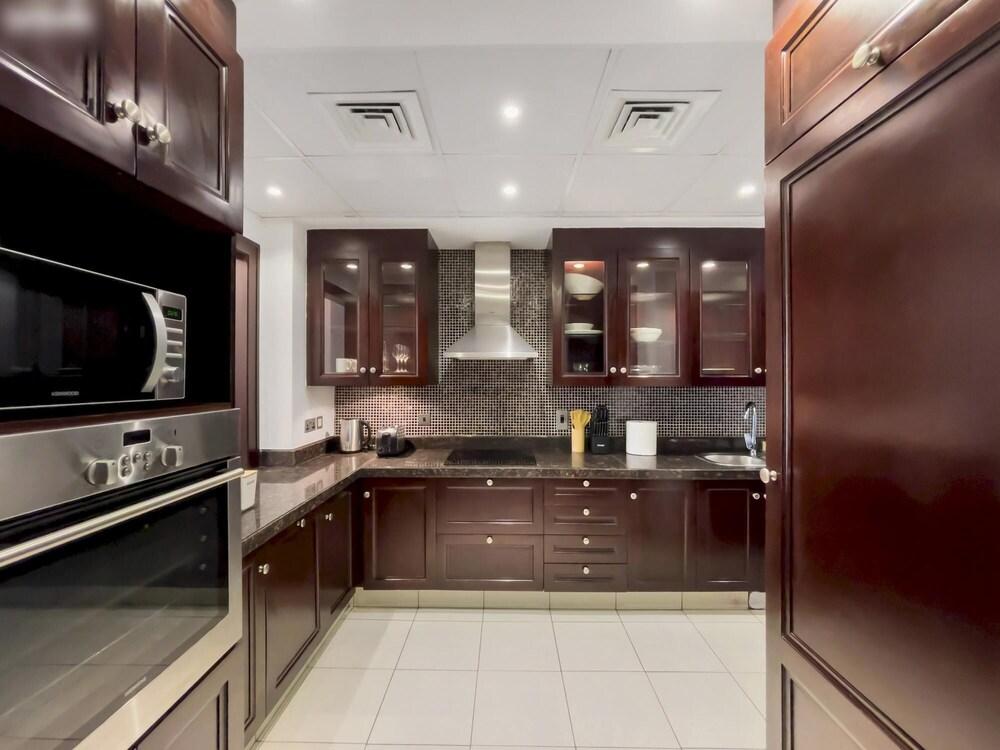 1-br Dazingly lit Downtown