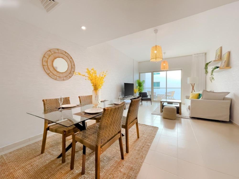 Spectacular 1BR Community View