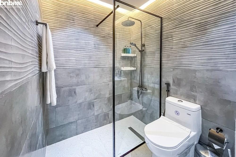 Plush Studio Having Lake View by Bnbmehomes