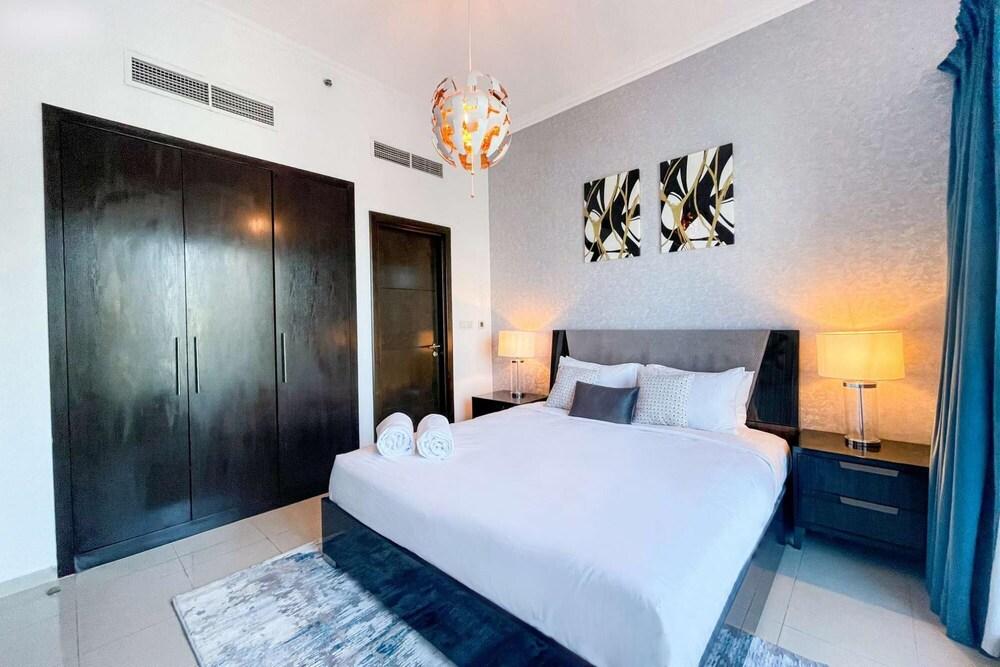 Unparalleled Luxury Marina Walk