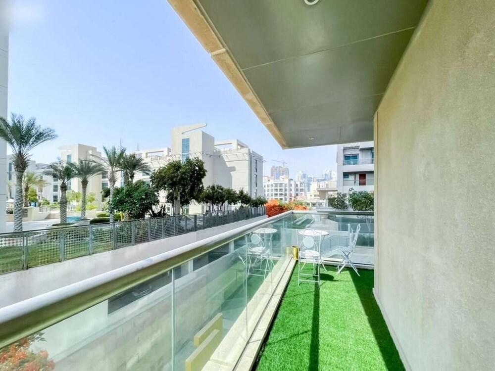 Cozy 2BR With Balcony The Greens