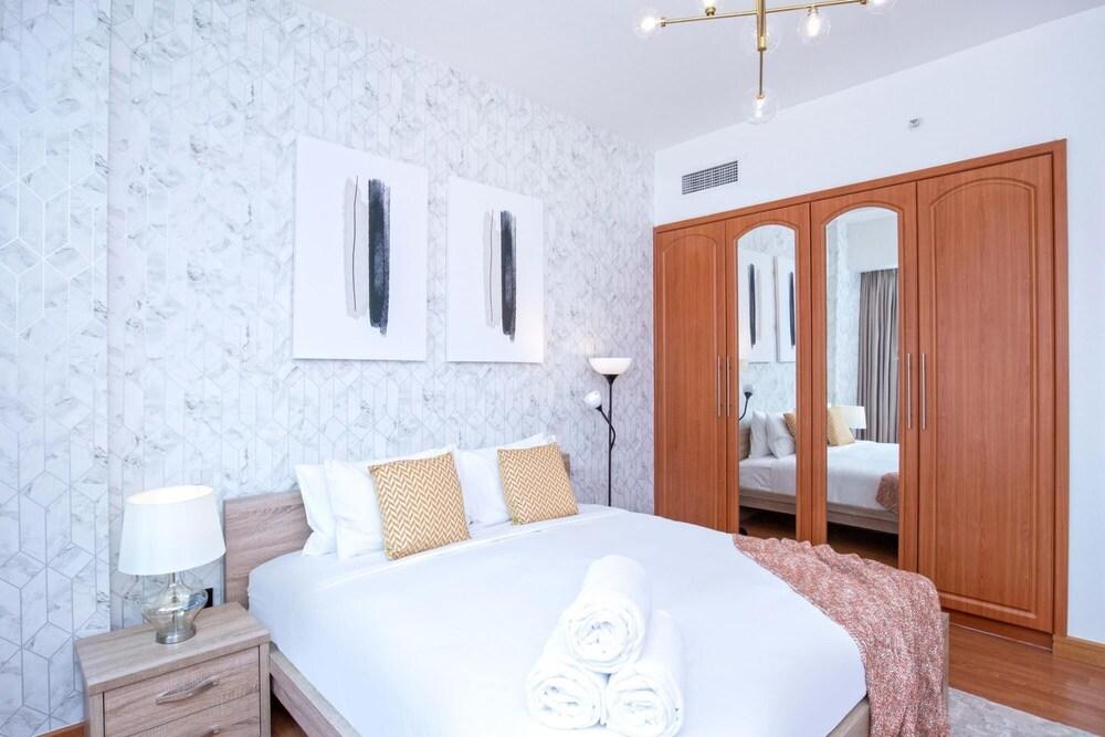 The Waves Exude Luxury 1 BR Waterfront