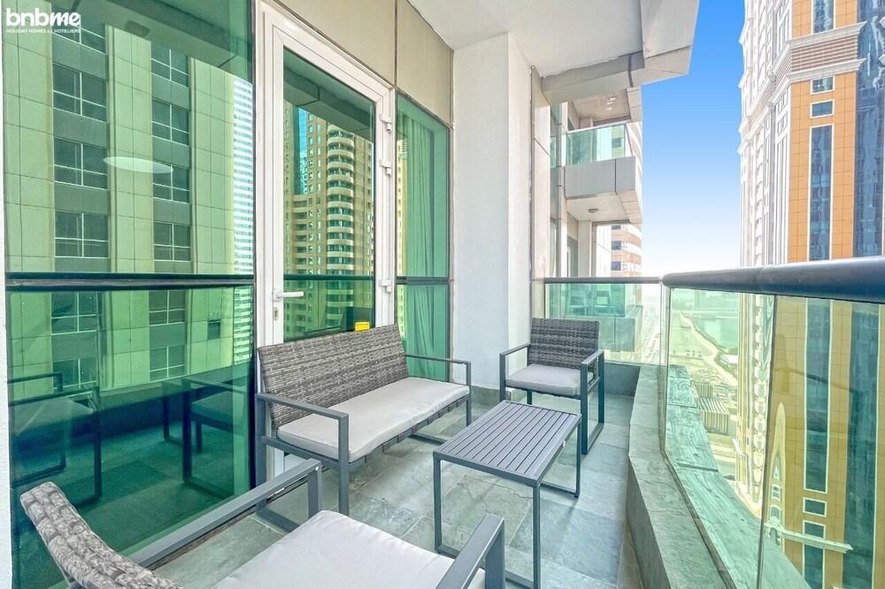 Swanky 1 BR Apt Marina Pinnacle