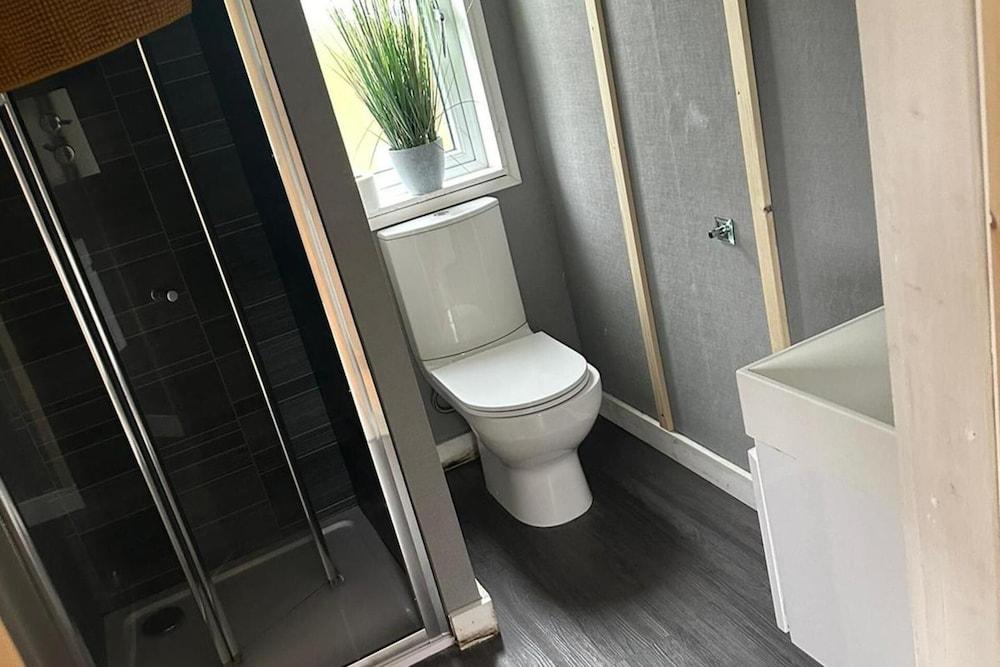 Large Glamping Hut - Riverview 13