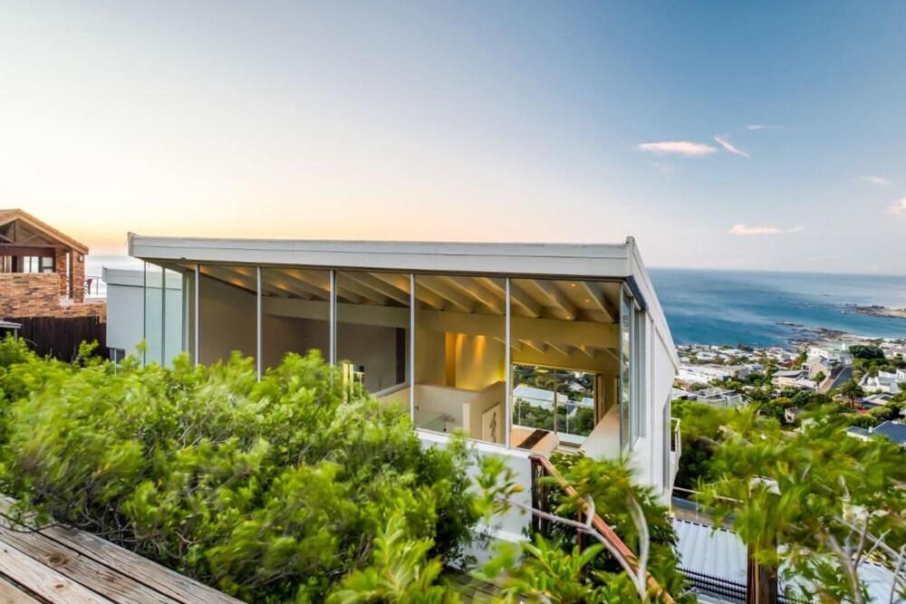 Spacious Three Bedroom Villa in Camps Bay With Private Pool and Ocean Views The Falcon