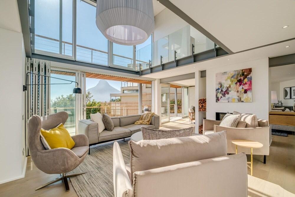 Multi-level Camps Bay Villa With Magestic Ocean Views Mavambo