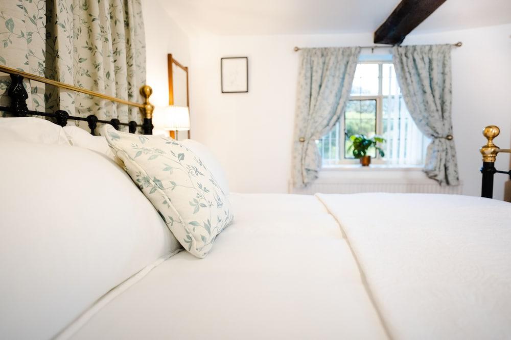 HOVELL HALL  Country B&B