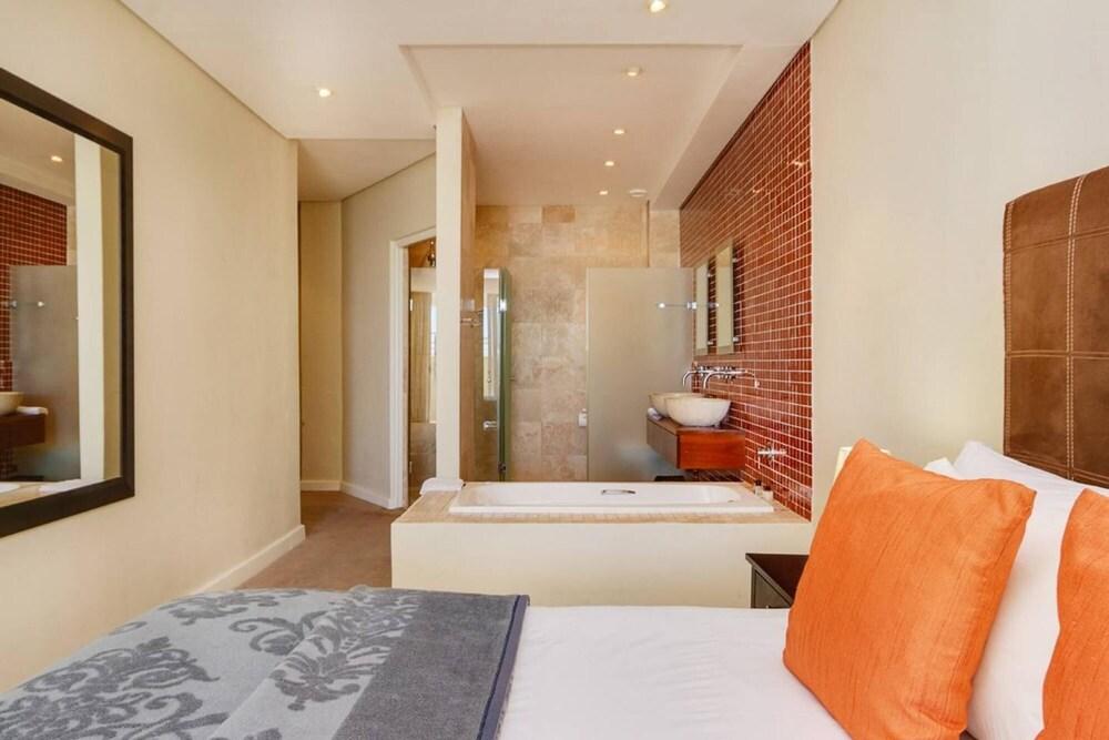 Spacious Family Home With sea Views Private Pool and Garden 100 Geneva