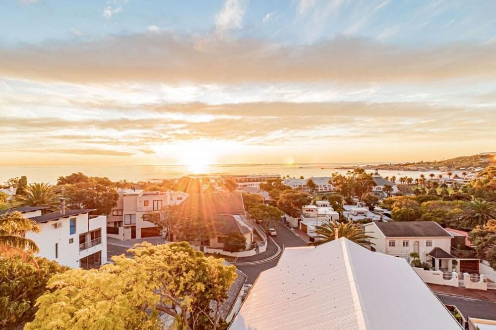 Lovely Six Bedroom Villa With Uninterrupted Sea Views 17 Geneva