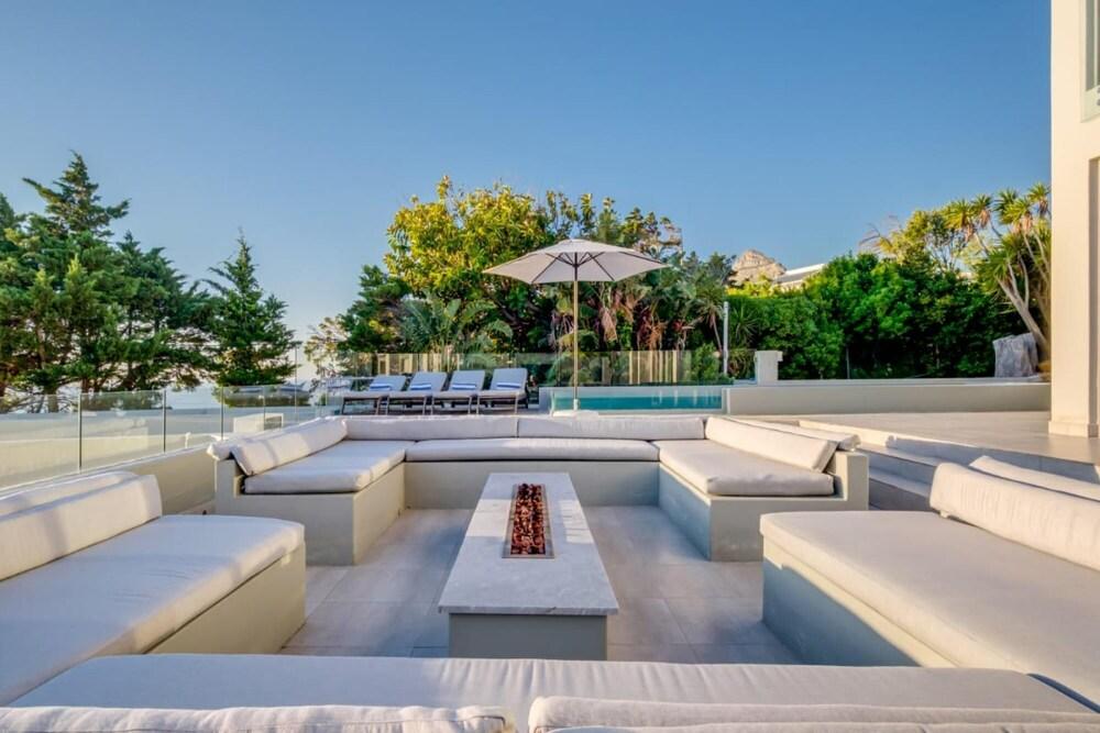 Luxury Camps Bay Villa With Incredible Ocean Views Apostles Edge