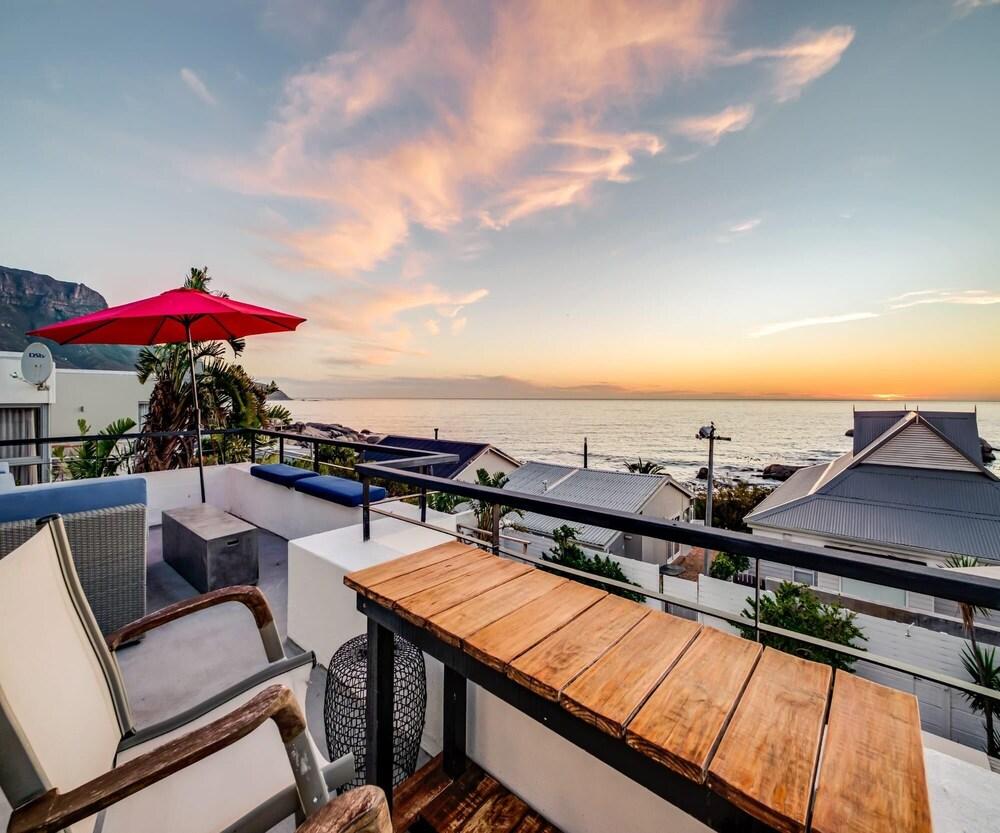 Stylish Holiday Home With Private Pool and Ocean Views J Blue