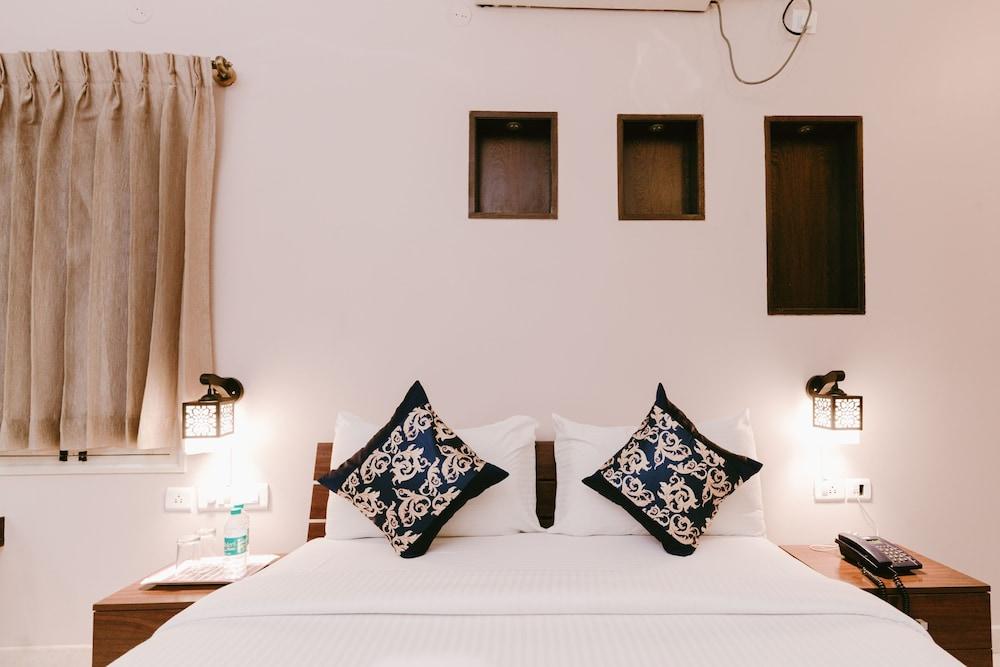 Athulya Square Rooms