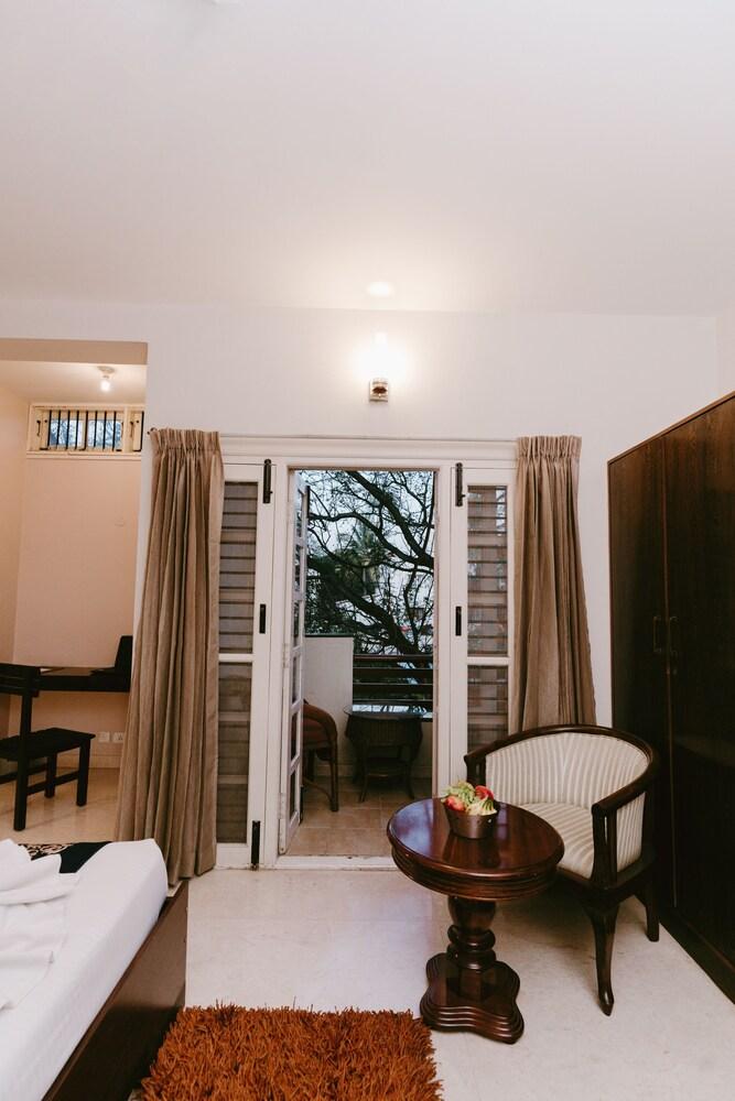 Athulya Square Rooms