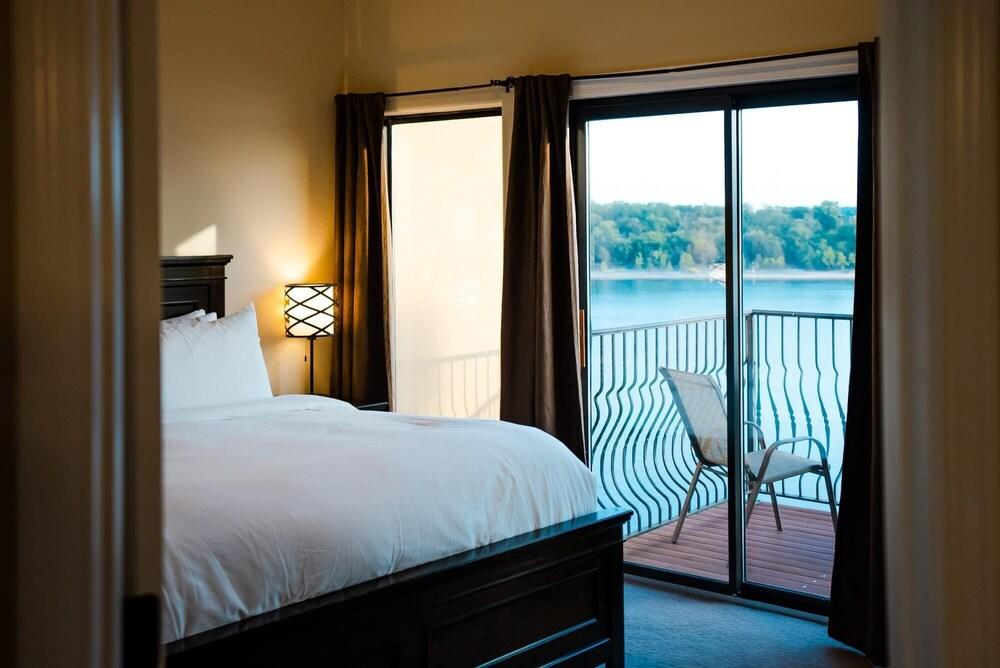 1 Bedroom Lake View Villa- 7