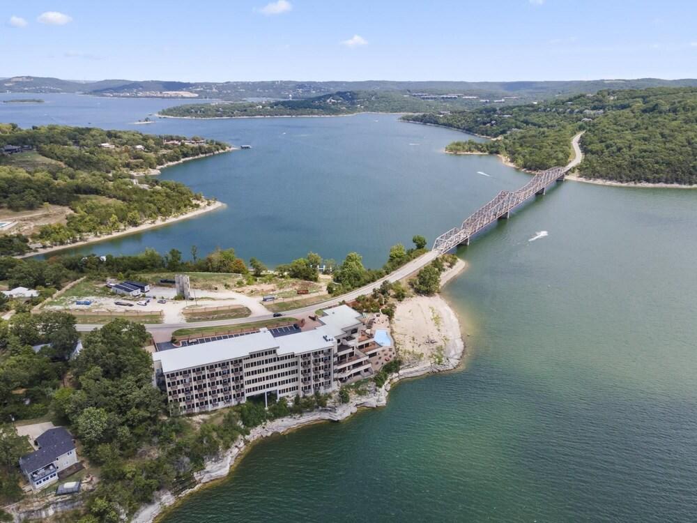 1 Bedroom Lake View Villa - Unit 402