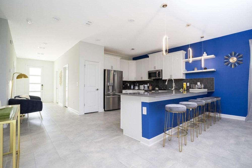 New Spacious Pool Home by Disney