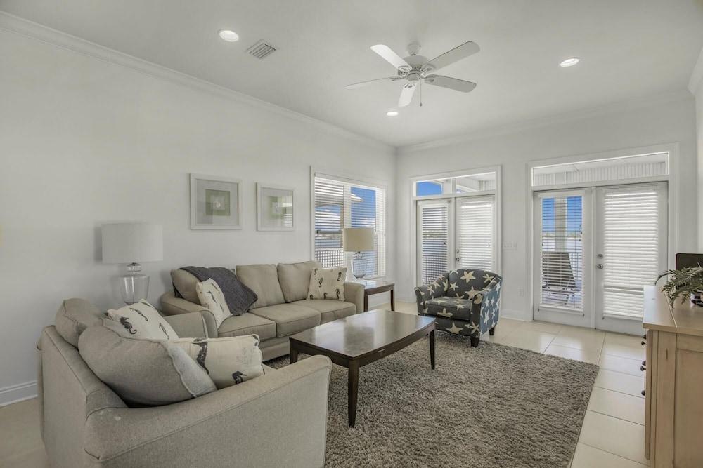 North Floor Pet-friendly Duplex on Little Lagoon