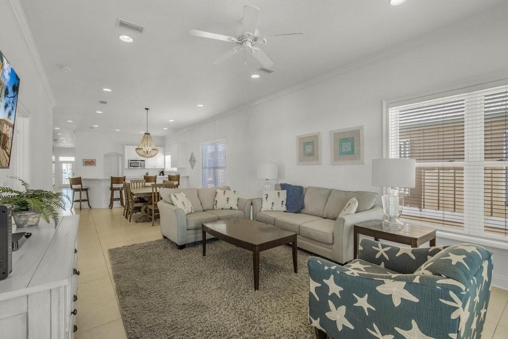 North Floor Pet-friendly Duplex on Little Lagoon