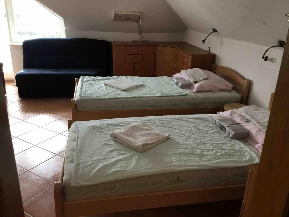 2 Rooms With Bathroom