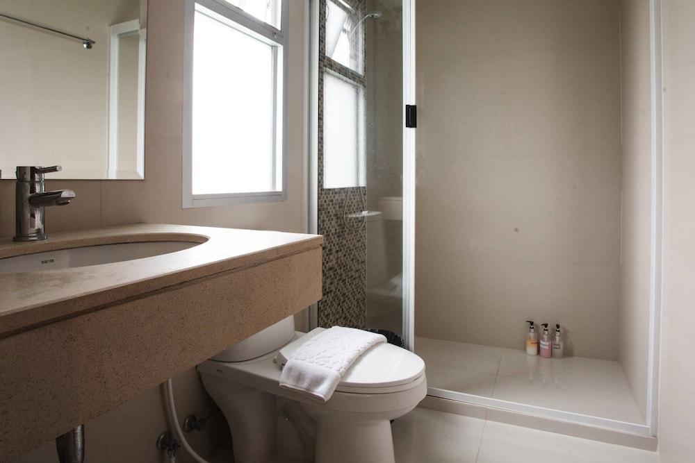 4C - 2 Bedroom Downtown Apartment With Shared Pool