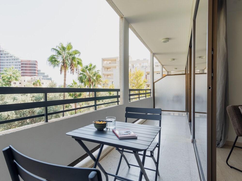 1 Bedroom Apartment With Balcony and Garden-view