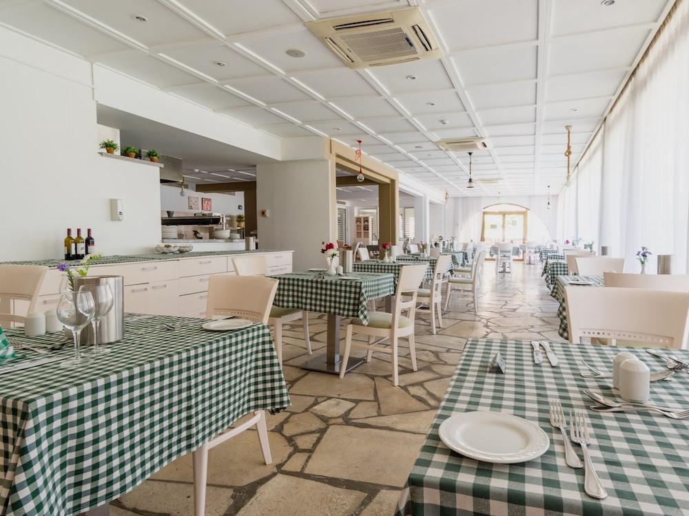 1 Bedroom Apartment With Balcony