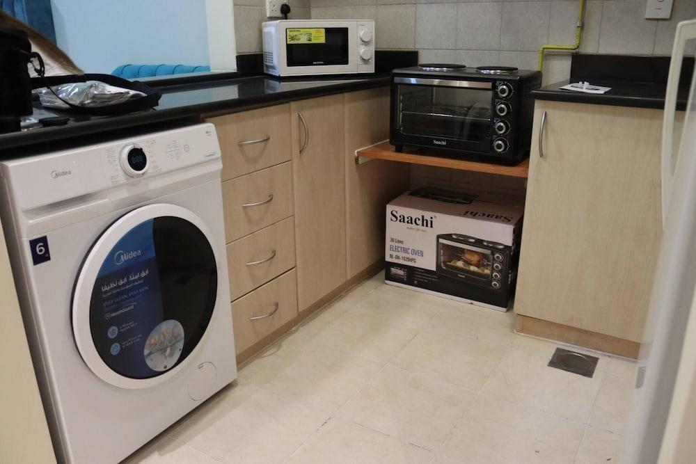 Stunning Studio With Close Kitchen And Pool