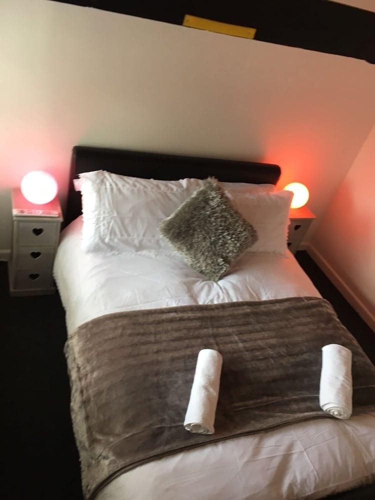 Stonehenge 10 Mins Asway