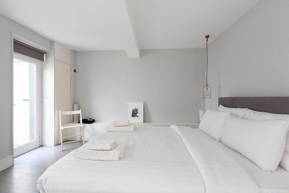 Stylish 2 Bedroom Converted Victorian Storefront