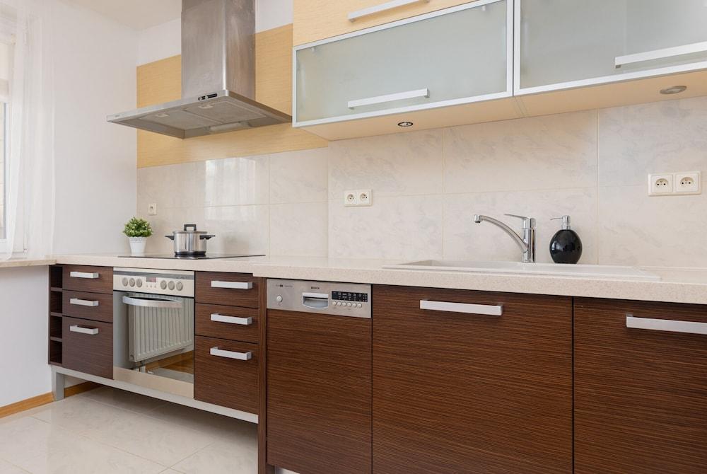 Apartment Aleja Wilanowska by Renters