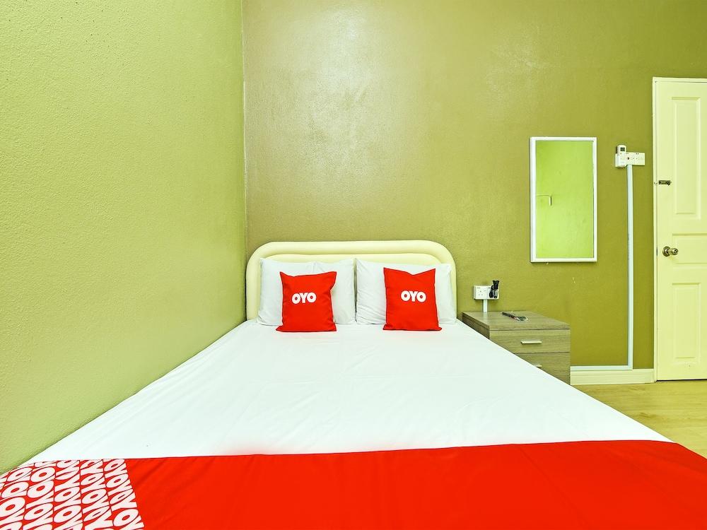 Oyo 90639 Hotel Azimah