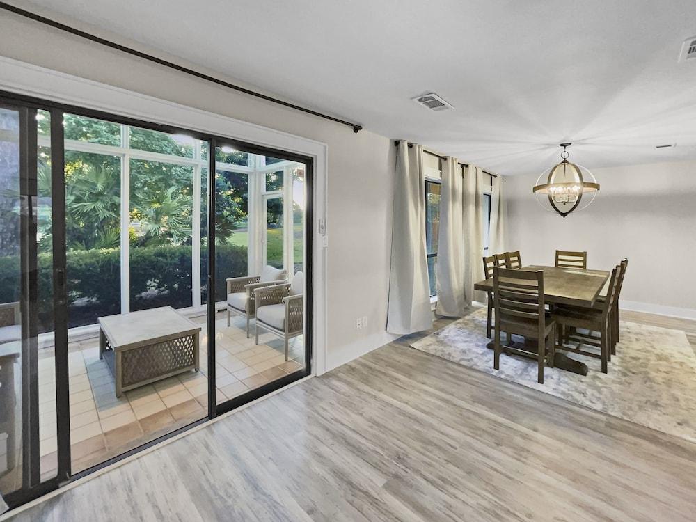 Linkside 3 Bedroom Townhouse by RedAwning