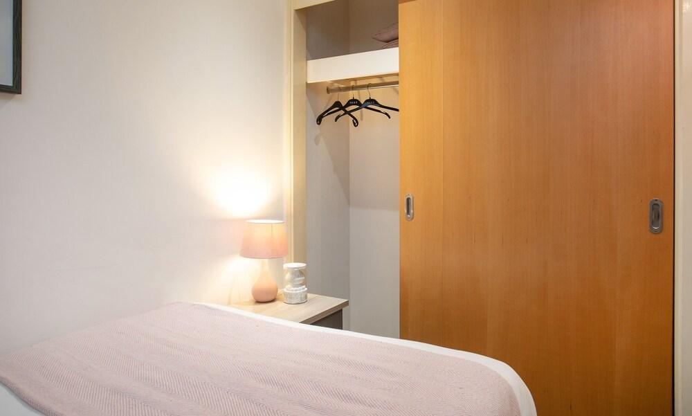 Spacious 2 Bed Parking Close To Centre