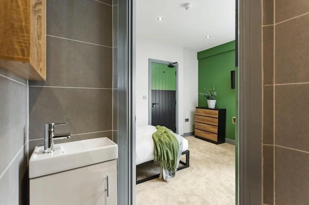 OnPoint Modern Bright 1 Bedroom Studio