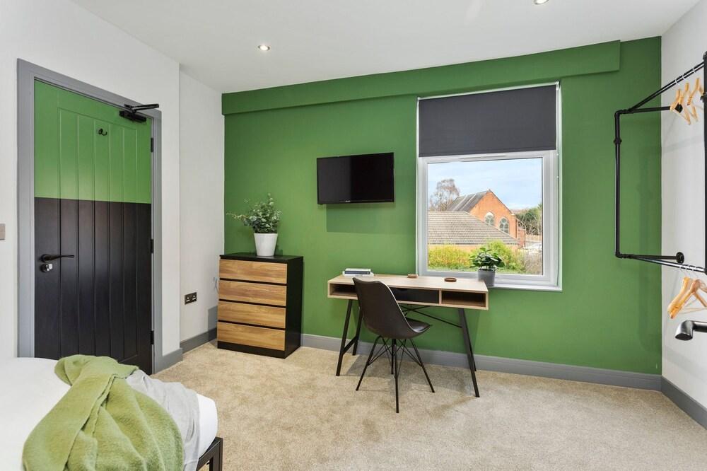 OnPoint Modern Bright 1 Bedroom Studio