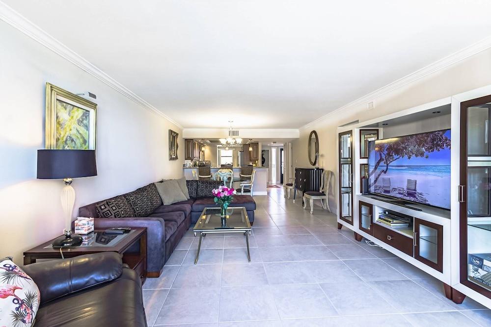 Siesta Breakers With Ocean Views, 5th Floor