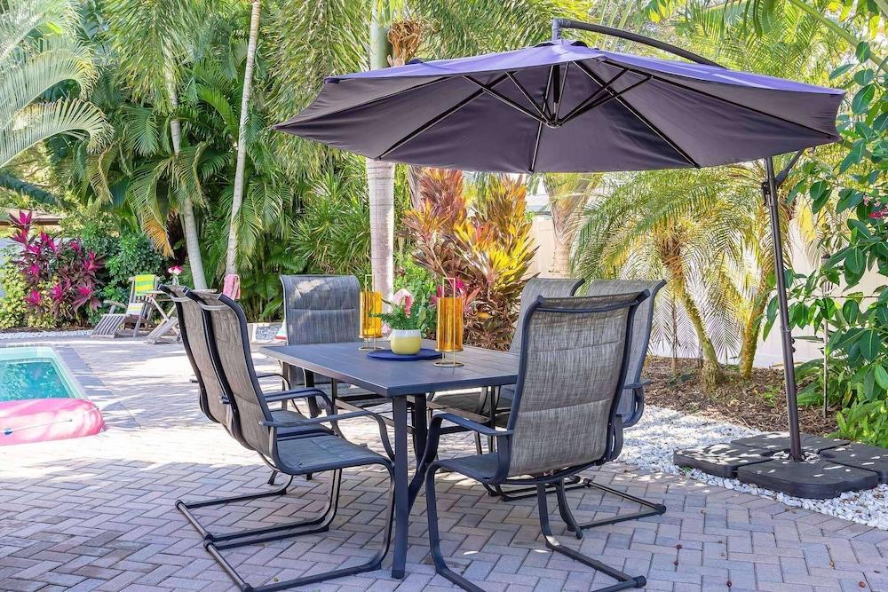 Fruit & Wine Saltwater Pool Home