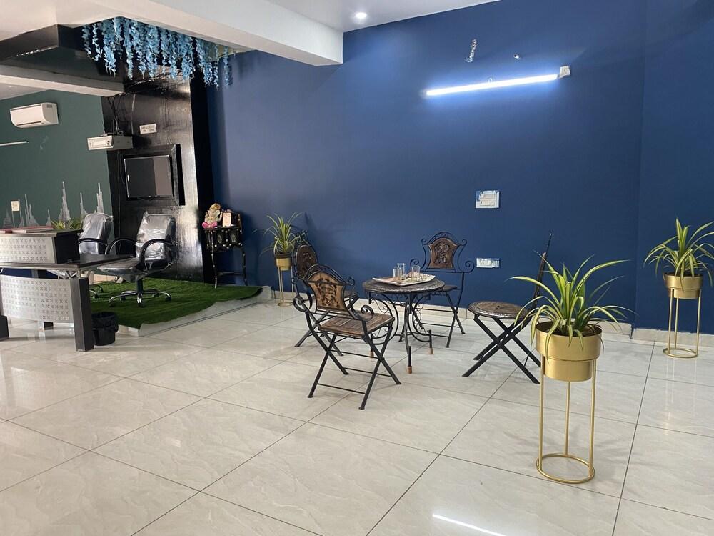 Pause LAVISH Living Gurgaon