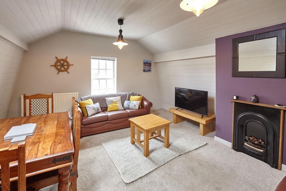 Host Stay Leesholme Loft