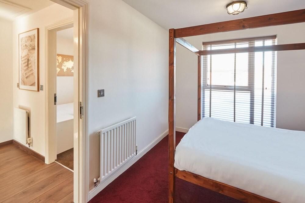 Host Stay Greenfinch Road