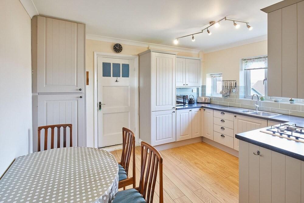 Host Stay Coach Cottage